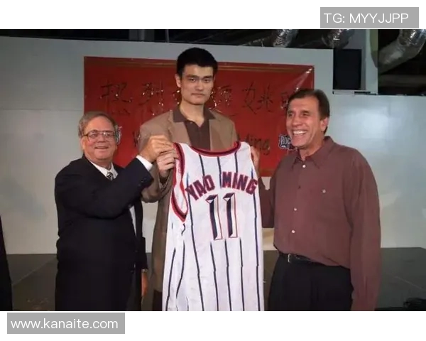 老汤与姚明的传奇对决：篮球场上的友谊与荣耀交织的故事